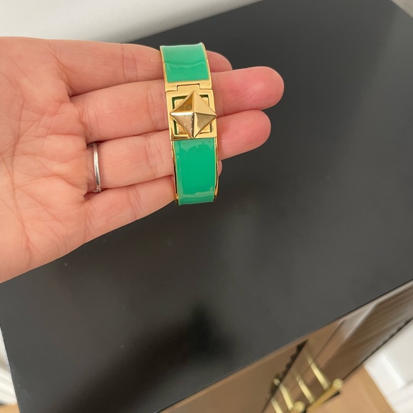 Kate Spade pyramid turn lock clasp bangle bracelet - Picture 3 of 4